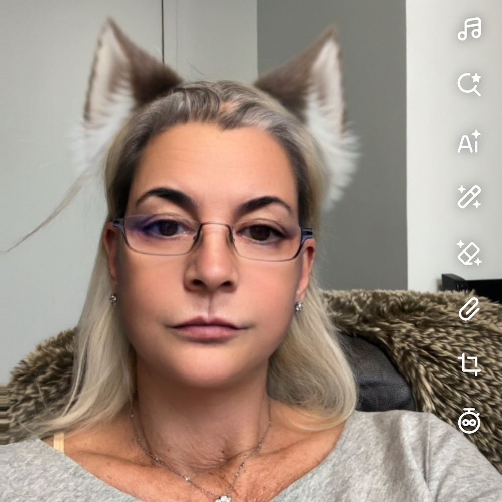Meet your Posher, Larisa